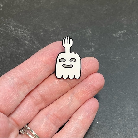 Hi Five Ghost Enamel Pin Regular Show High Five Fives 1” - Picture 2 of 2